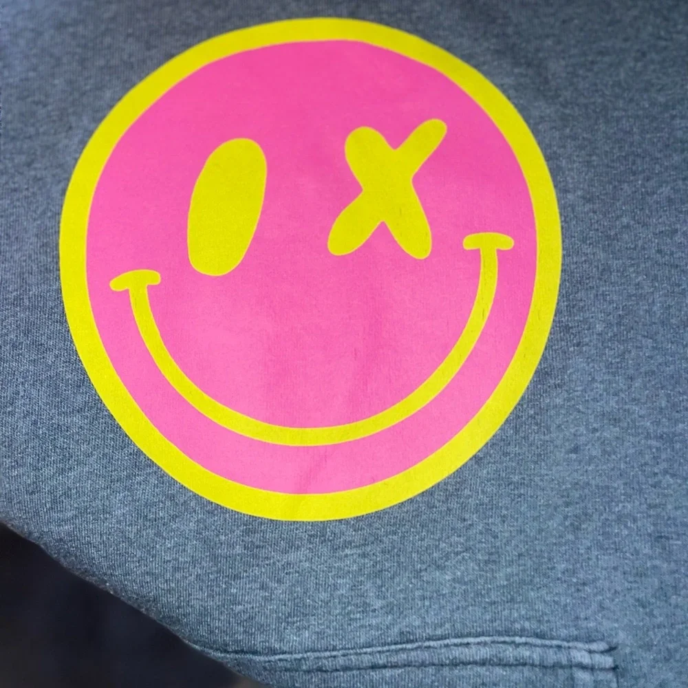 Junk Food Women’s Pullover Hoodie Gray Pink Smiley Face Top, XL